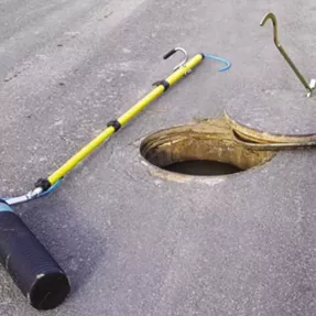 Telescopic inflation pole for pipe stoppers | Fluotracking